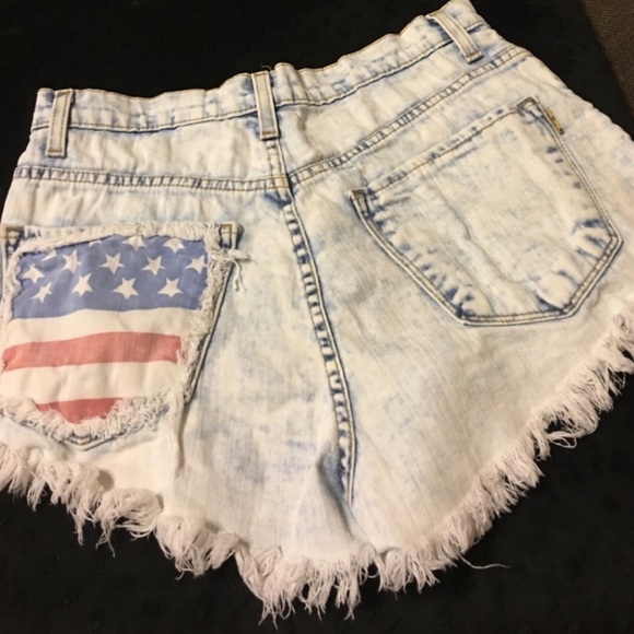 🇺🇸American Flag Ripped Denim Shorts🇺🇸 - Picture 1 of 2